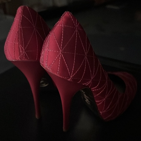 Bebe Hot Pink slightly platform heels, size 7 - Picture 3 of 3